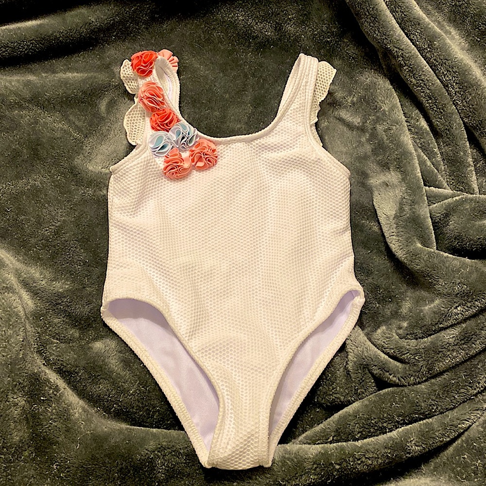 Swimsuit,brand new runs small it’s size 6 but definitely will fit a 4 -5 t